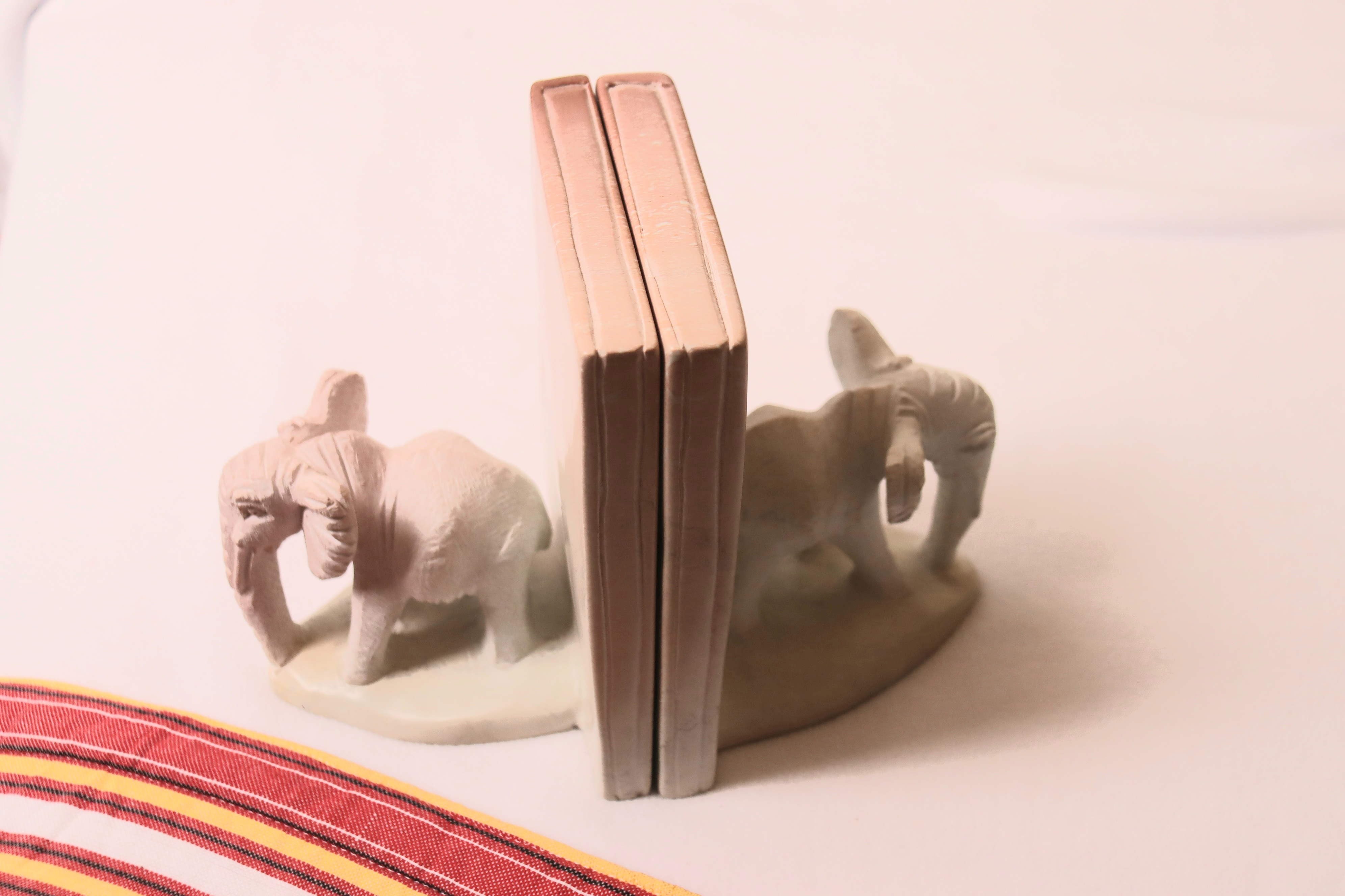 Elephant curved book holder gift package